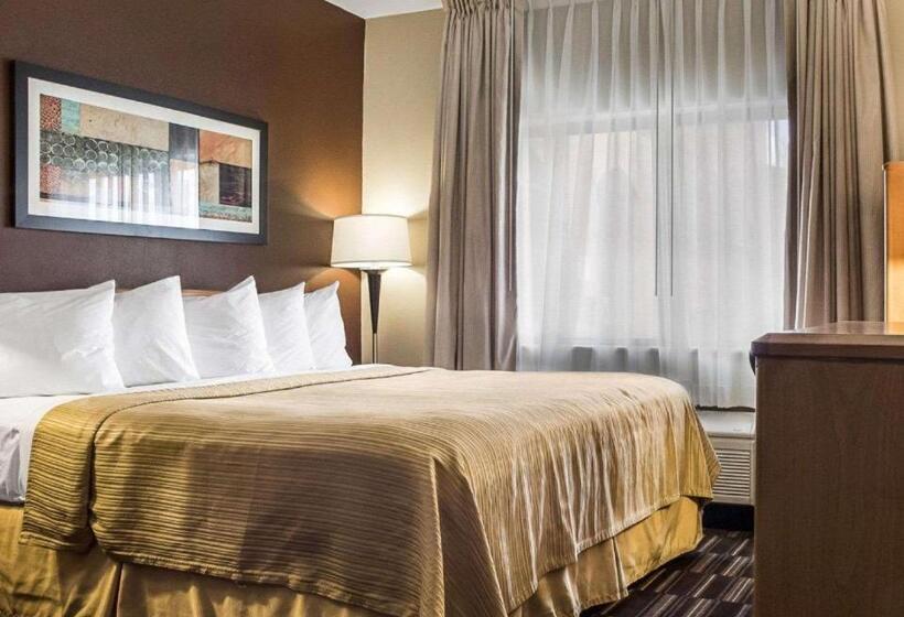 호텔 Quality Suites Near West Acres