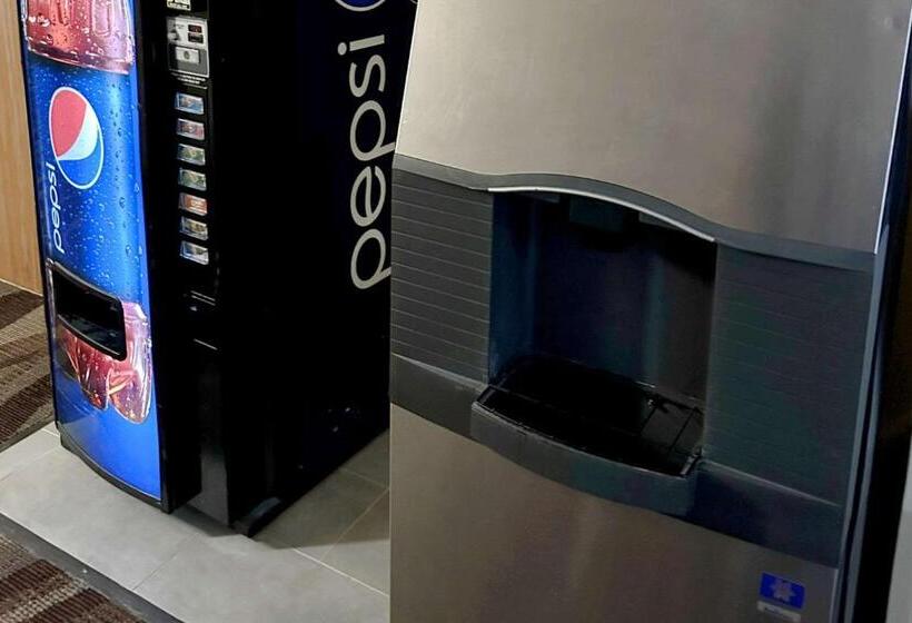 호텔 Quality Suites Near West Acres