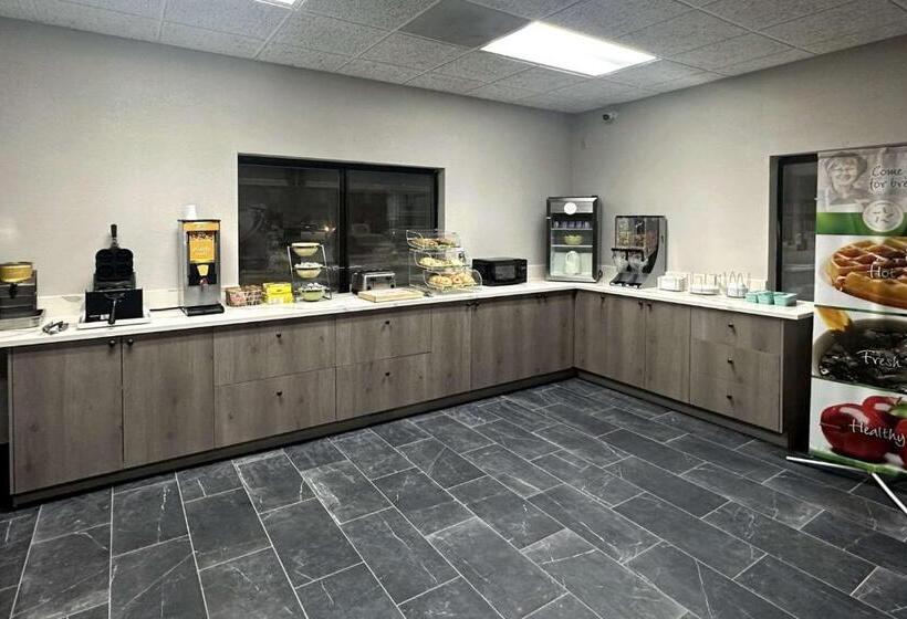 호텔 Quality Suites Near West Acres