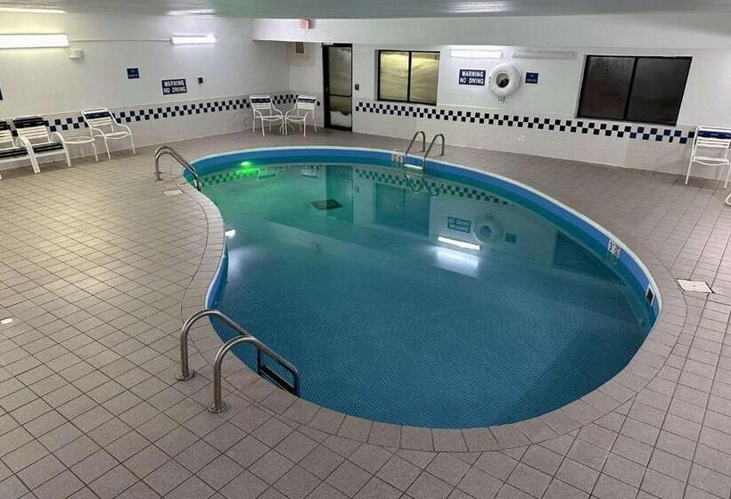 호텔 Quality Suites Near West Acres