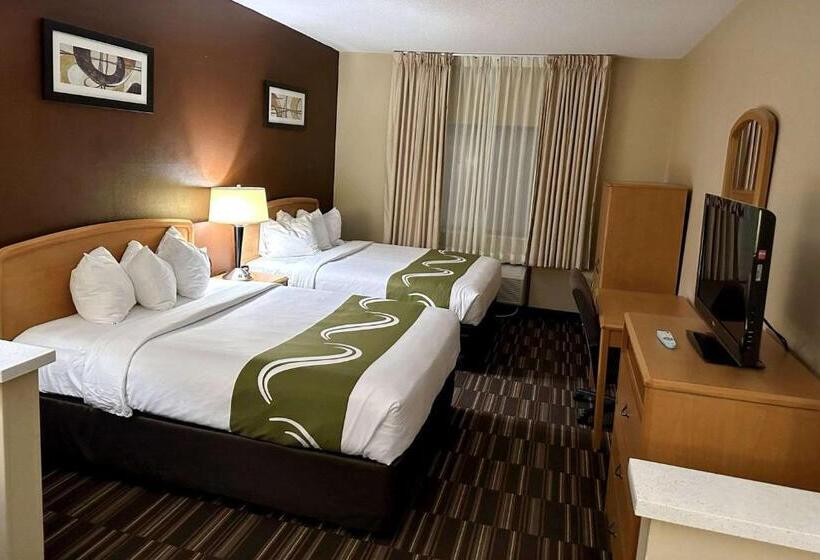 호텔 Quality Suites Near West Acres