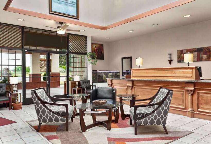 فندق Ramada By Wyndham Arcata