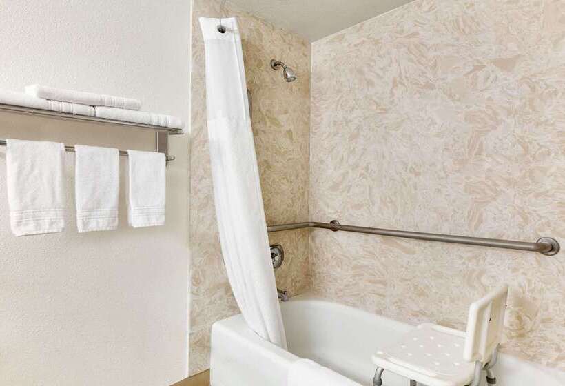 فندق Ramada By Wyndham Arcata