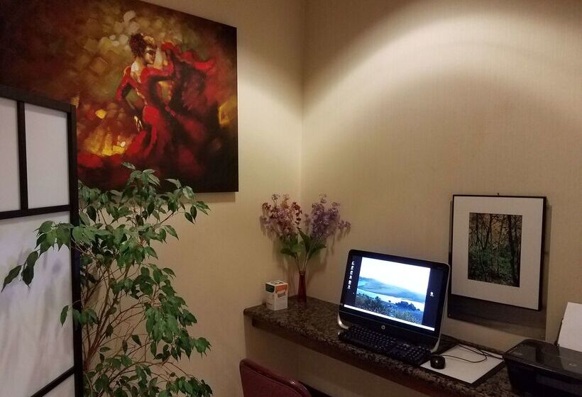 فندق Ramada By Wyndham Arcata