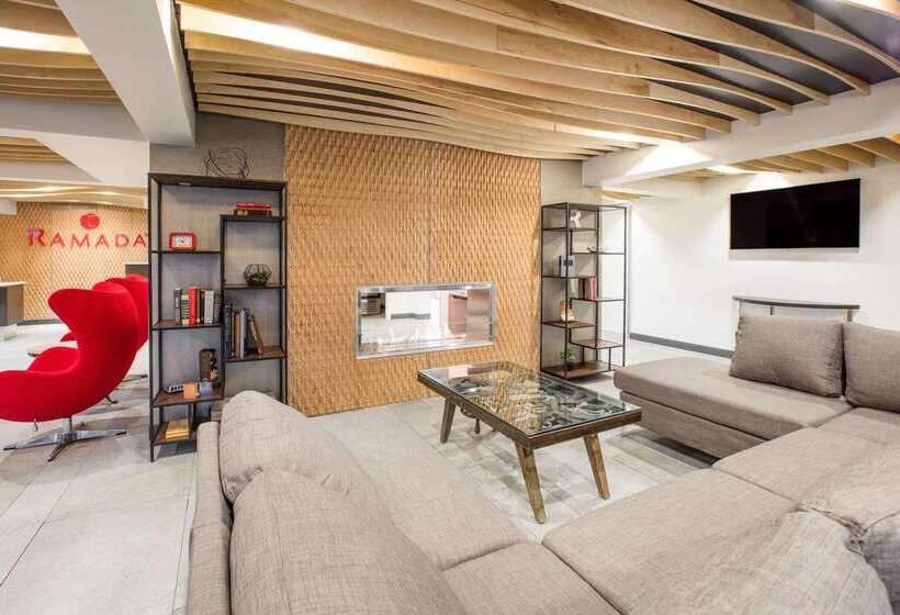 Отель Ramada By Wyndham Austin South