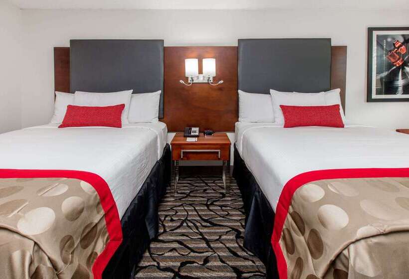 Отель Ramada By Wyndham Austin South