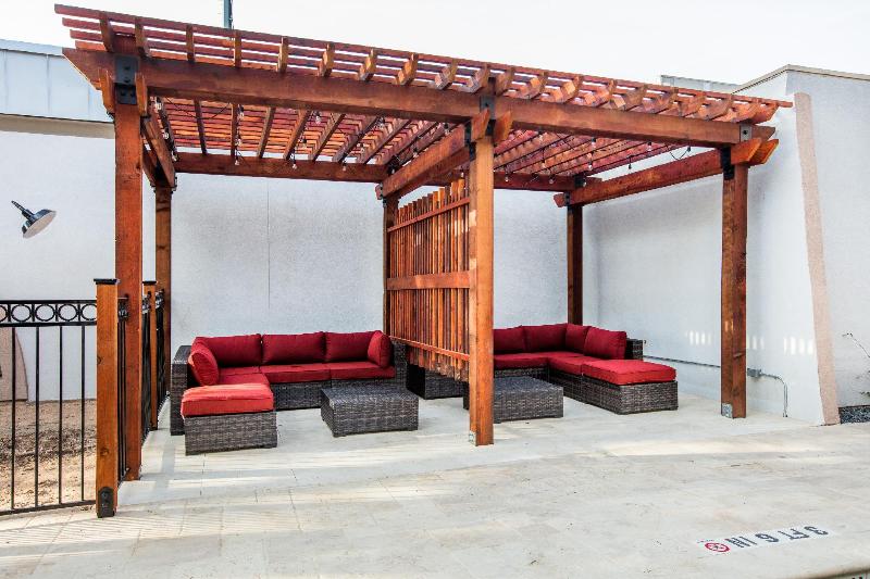 Отель Ramada By Wyndham Austin South