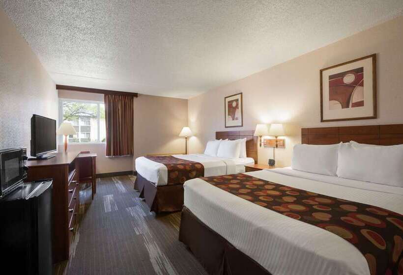 בית מלון כפרי Ramada By Wyndham Bismarck