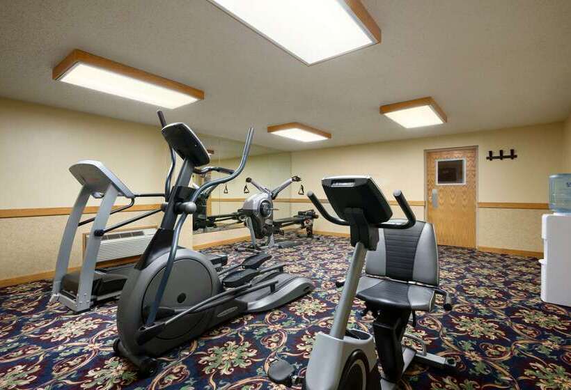 בית מלון כפרי Ramada By Wyndham Bismarck