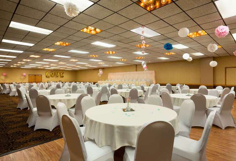 בית מלון כפרי Ramada By Wyndham Bismarck