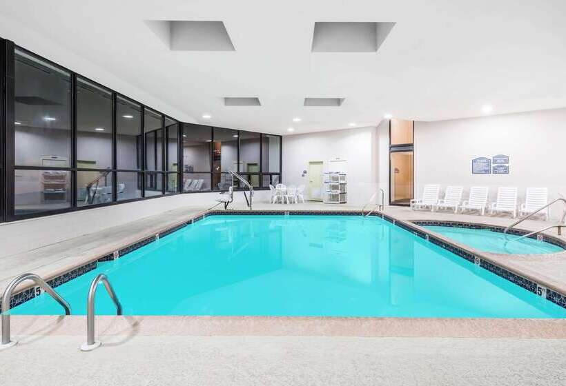 Отель Ramada By Wyndham Harrisburg/hershey Area