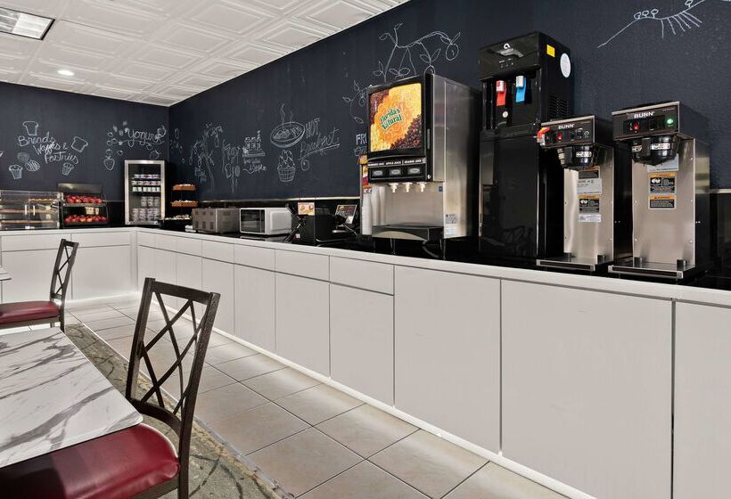 Отель Ramada By Wyndham Harrisburg/hershey Area