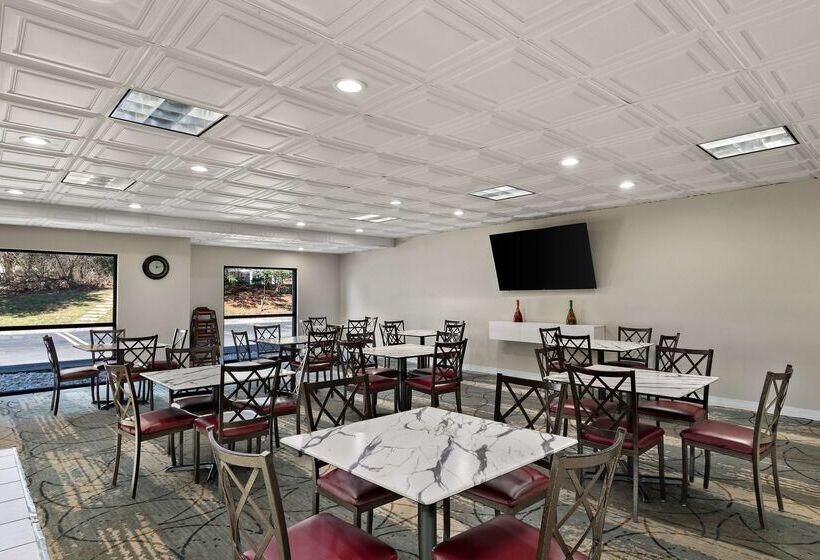 Отель Ramada By Wyndham Harrisburg/hershey Area