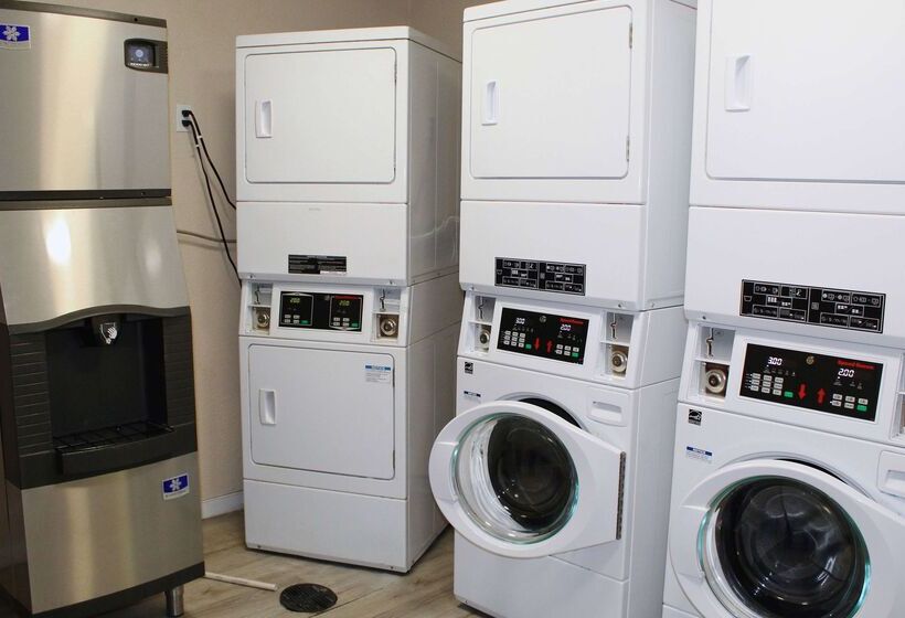 ホテル Ramada By Wyndham Harrisonburg