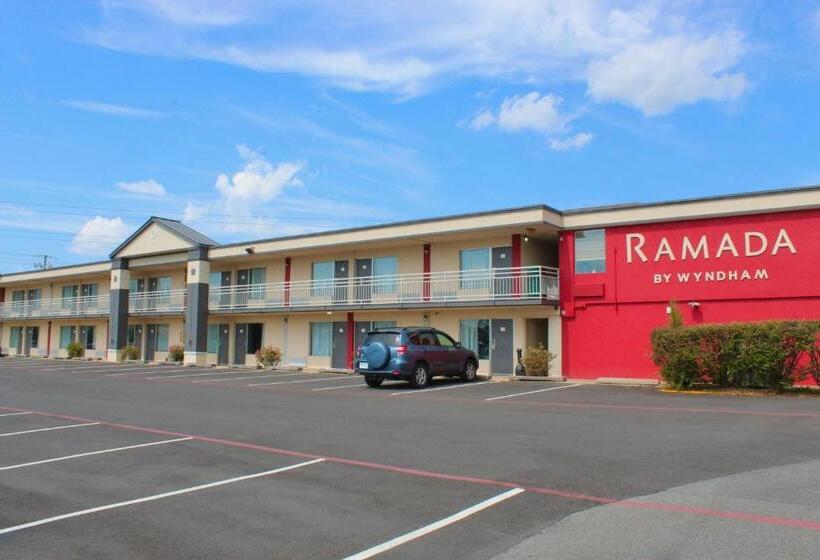 ホテル Ramada By Wyndham Harrisonburg