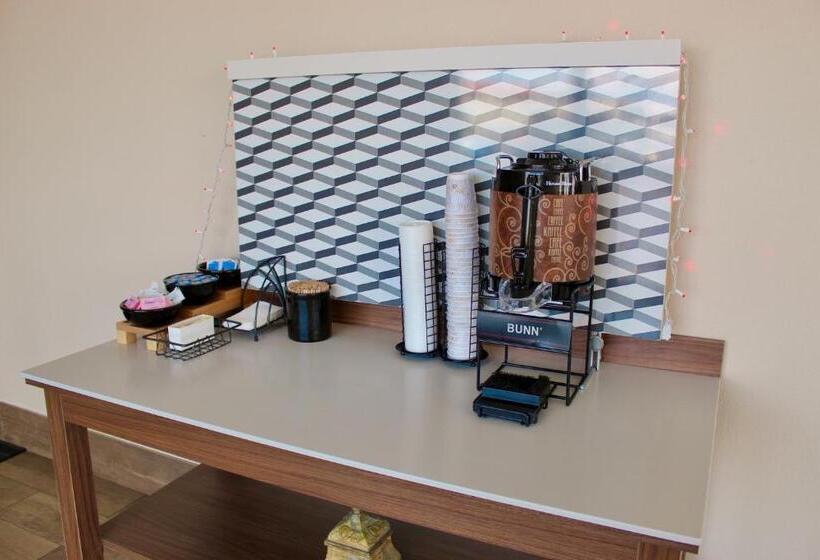 ホテル Ramada By Wyndham Harrisonburg