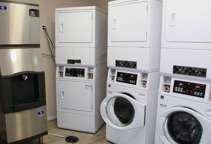 ホテル Ramada By Wyndham Harrisonburg