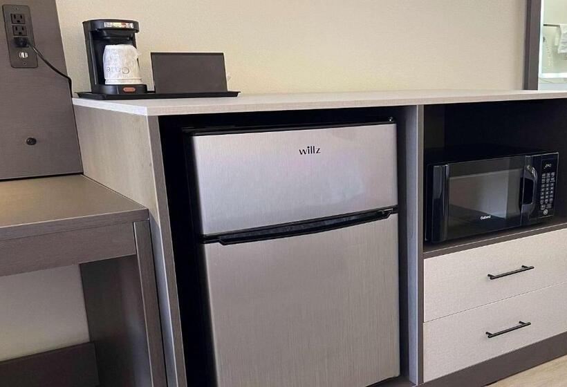 ホテル Ramada By Wyndham Harrisonburg