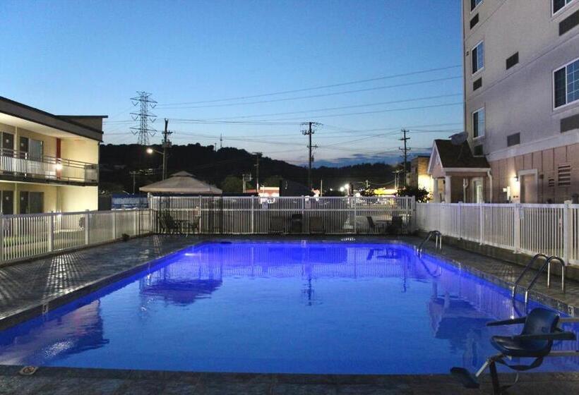 ホテル Ramada By Wyndham Harrisonburg