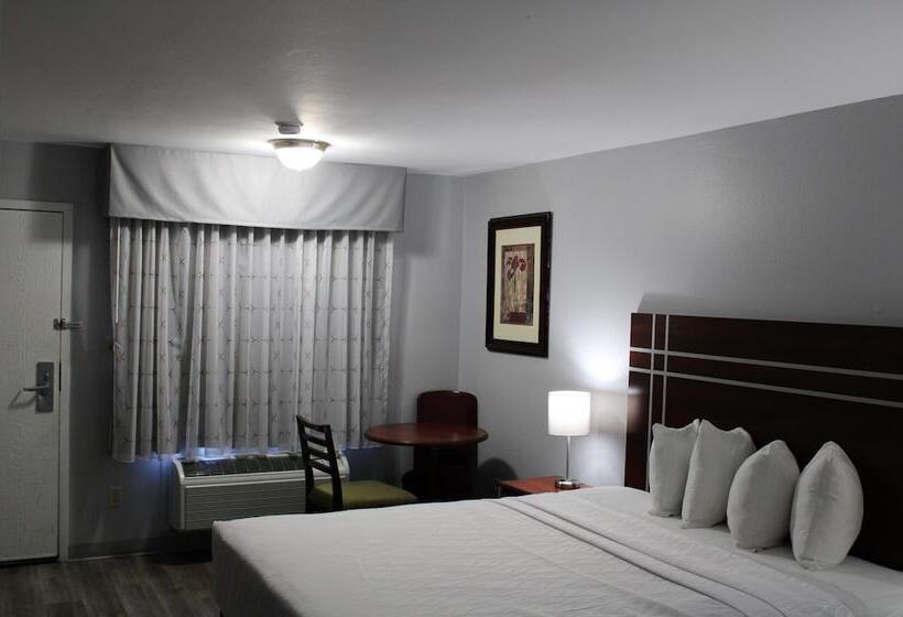 فندق Rancho San Diego Inn & Suites