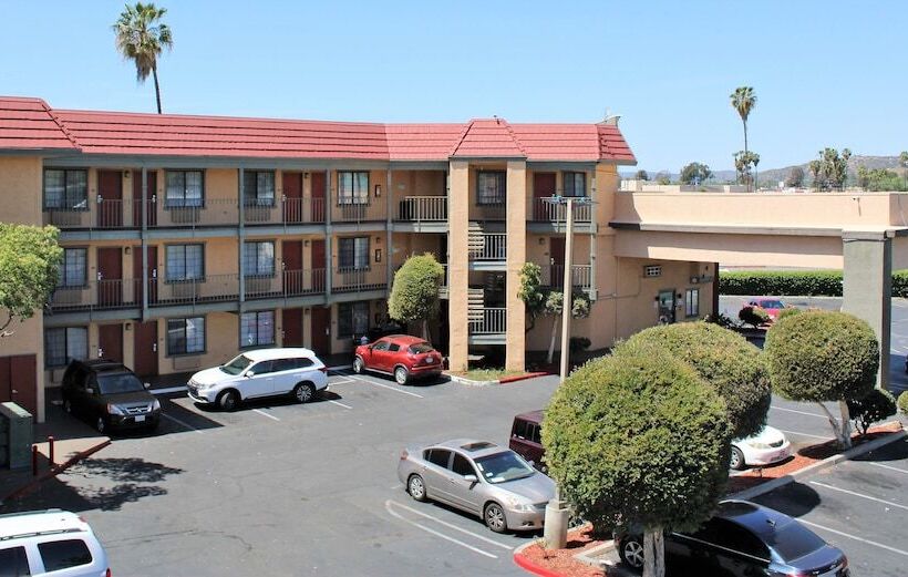 فندق Rancho San Diego Inn & Suites