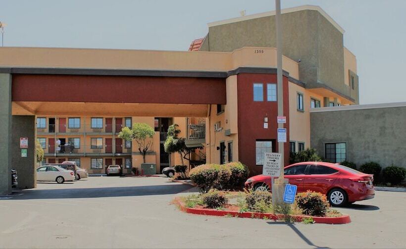 فندق Rancho San Diego Inn & Suites