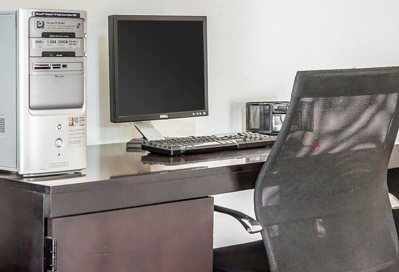 Отель Rodeway Inn Airport