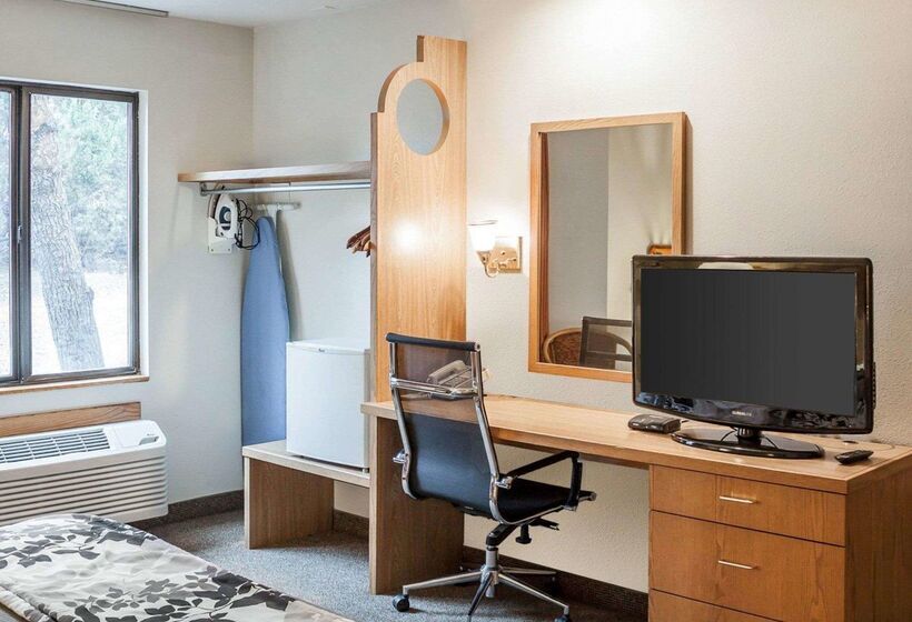 Отель Rodeway Inn Airport