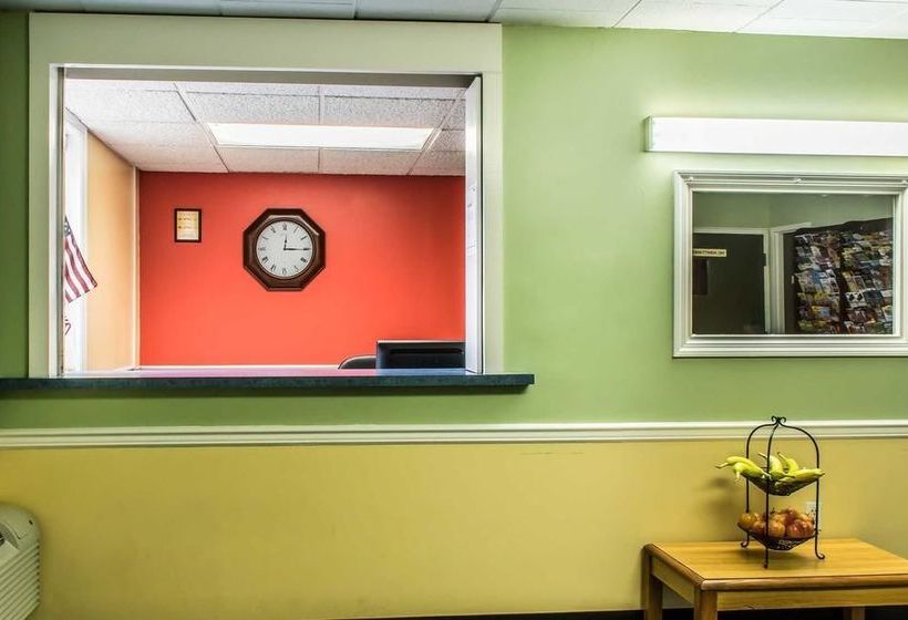 호텔 Rodeway Inn Amish Country