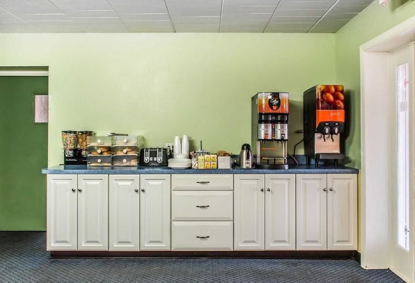 호텔 Rodeway Inn Amish Country