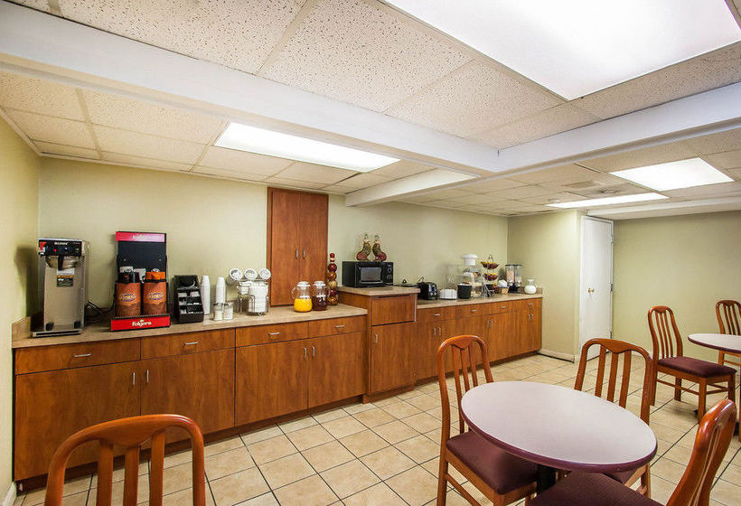 Отель Rodeway Inn Effingham