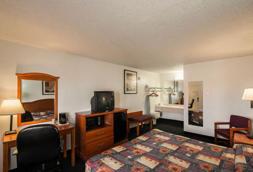 Отель Rodeway Inn Effingham