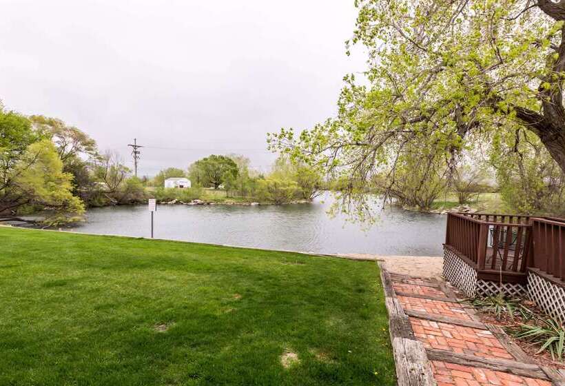 Отель Super 8 By Wyndham Grand Island