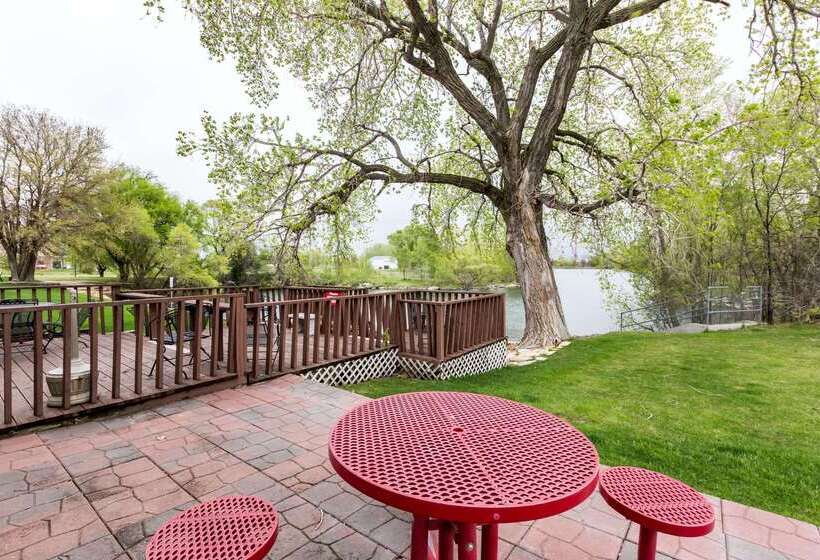 Отель Super 8 By Wyndham Grand Island