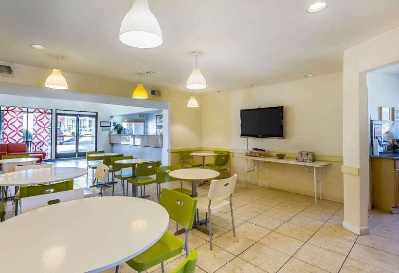 호텔 Rodeway Inn Magic Mountain Area