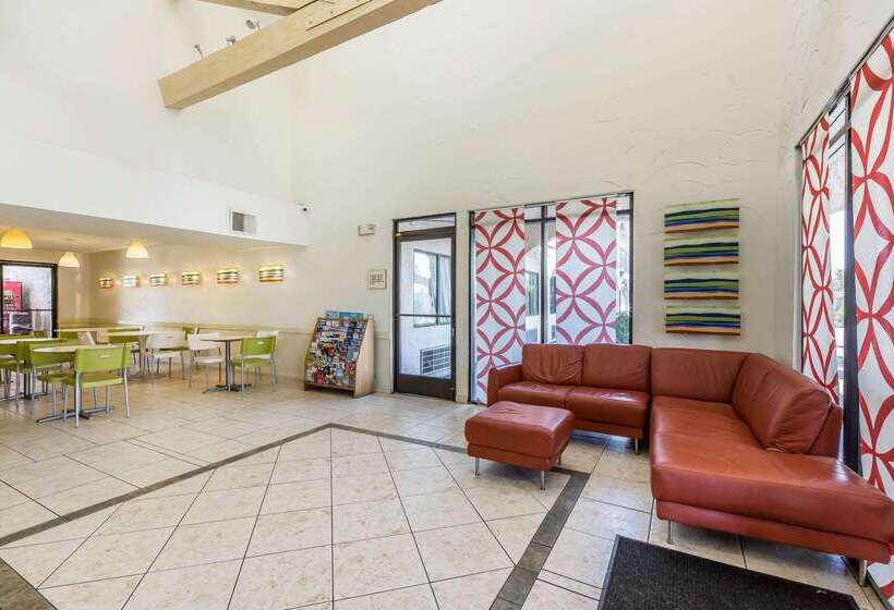 호텔 Rodeway Inn Magic Mountain Area