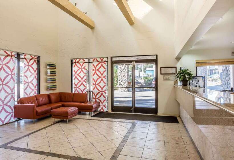 ホテル Rodeway Inn Magic Mountain Area