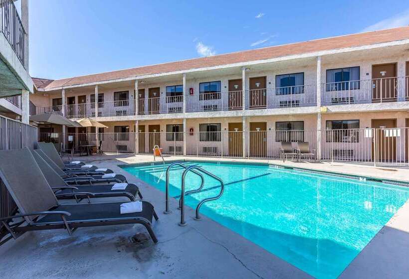 ホテル Rodeway Inn Magic Mountain Area