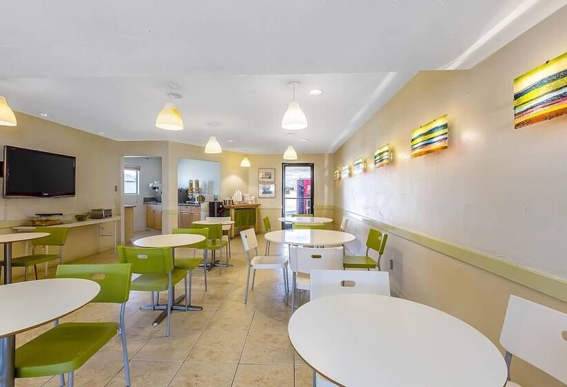 ホテル Rodeway Inn Magic Mountain Area