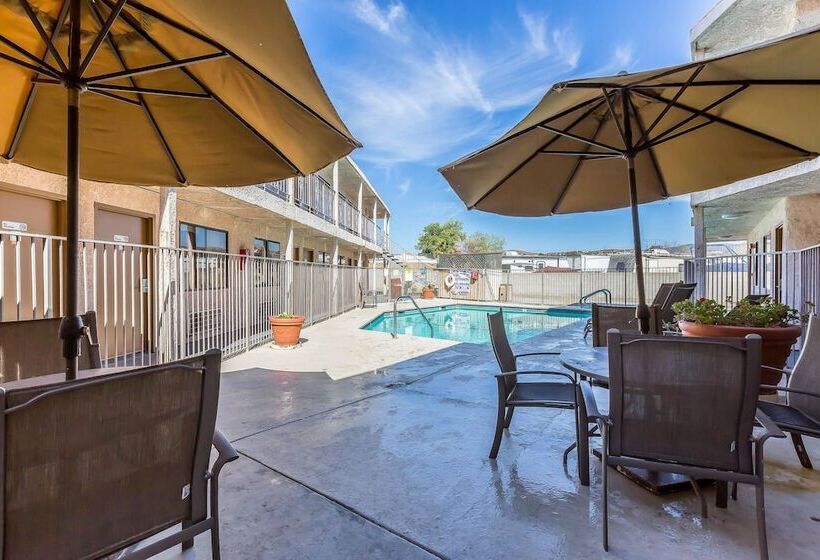 Отель Rodeway Inn Magic Mountain Area