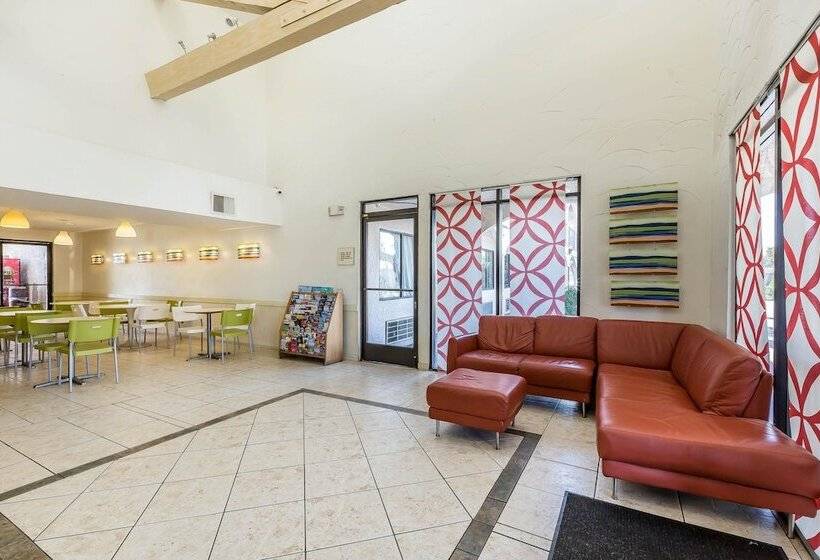 호텔 Rodeway Inn Magic Mountain Area