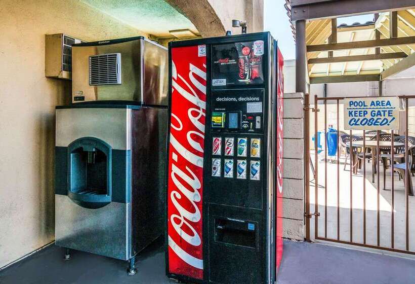 فندق Rodeway Inn Regalodge