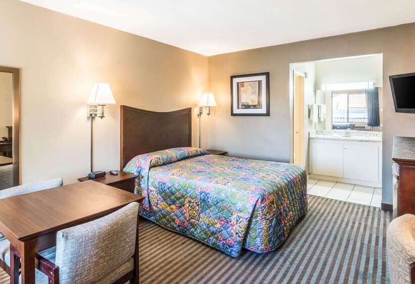 فندق Rodeway Inn Regalodge