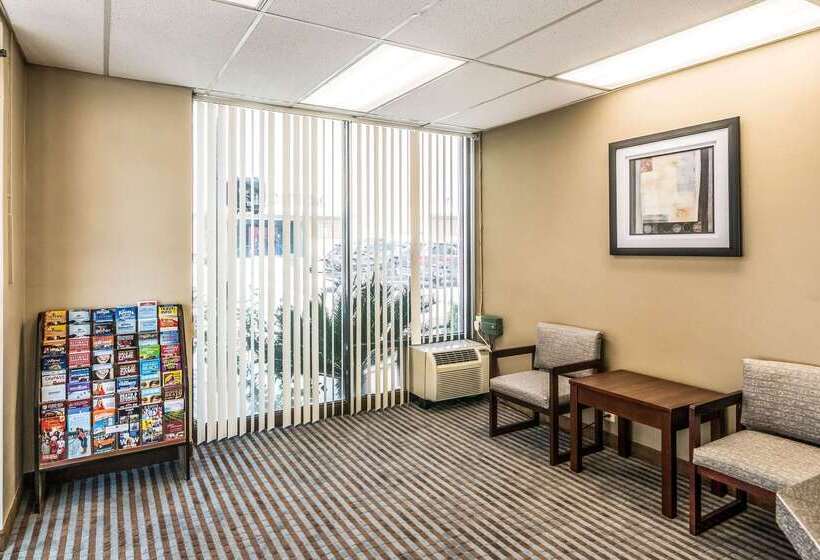 فندق Rodeway Inn Regalodge