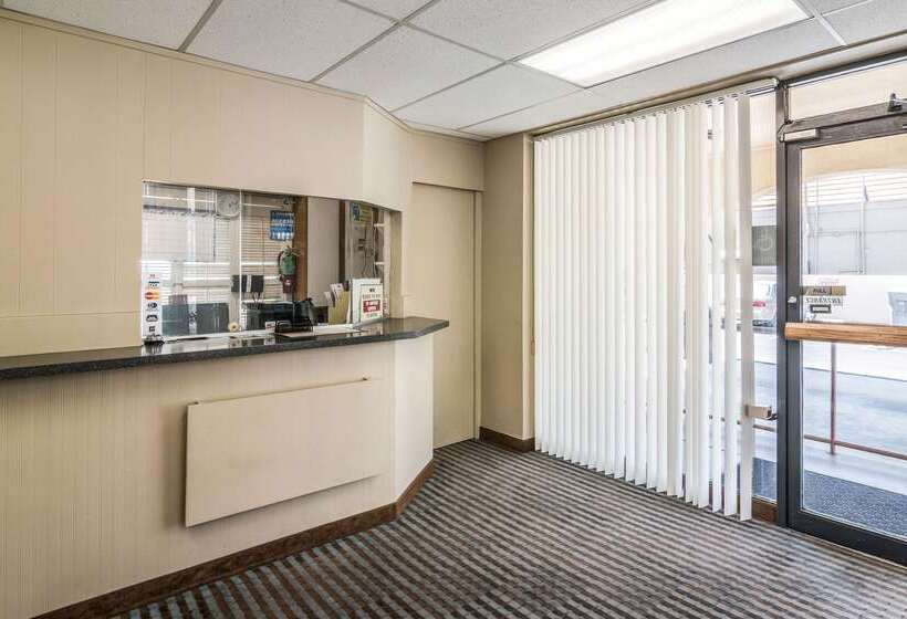 فندق Rodeway Inn Regalodge