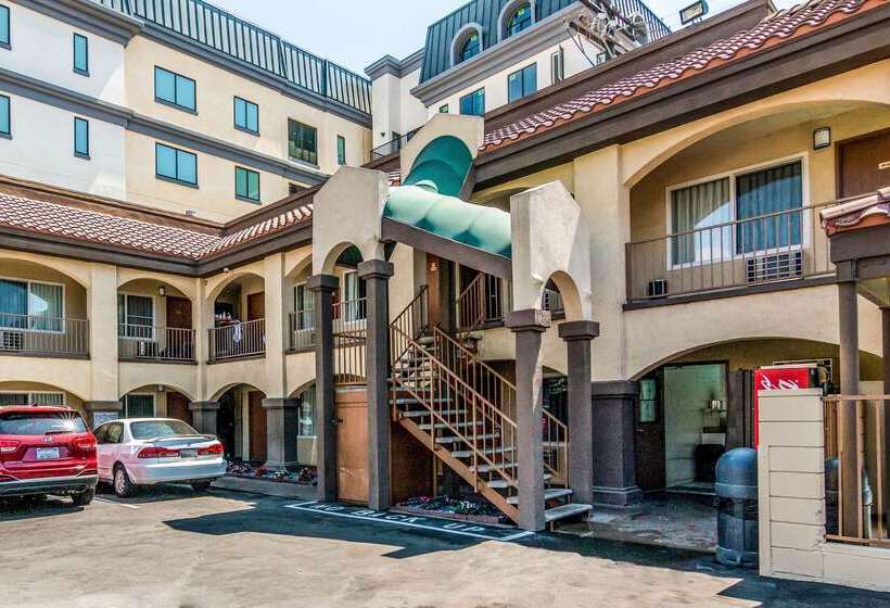 فندق Rodeway Inn Regalodge