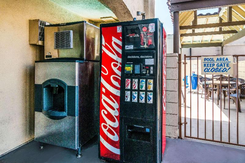 فندق Rodeway Inn Regalodge