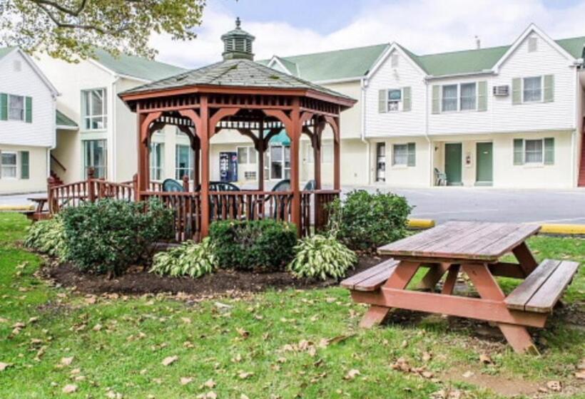 Отель Rodeway Inn & Suites Hershey