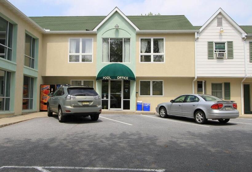 Отель Rodeway Inn & Suites Hershey