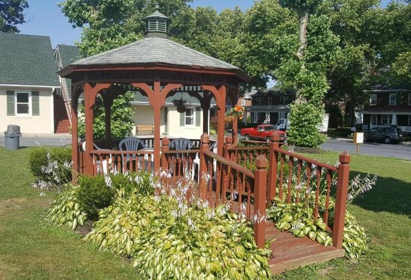 Отель Rodeway Inn & Suites Hershey